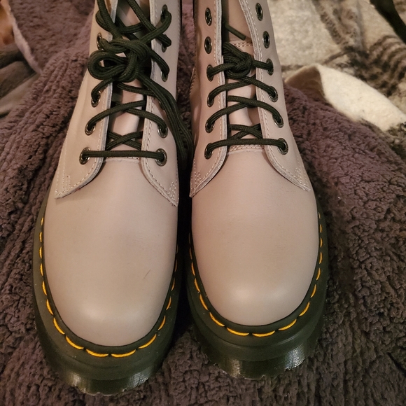 NEVER WORN Dr. Martens Jadon Pisa platform US womens size 8 - Picture 2 of 5
